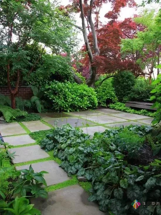 花園誰(shuí)地面鋪裝小竅門 打造清新淡雅花園