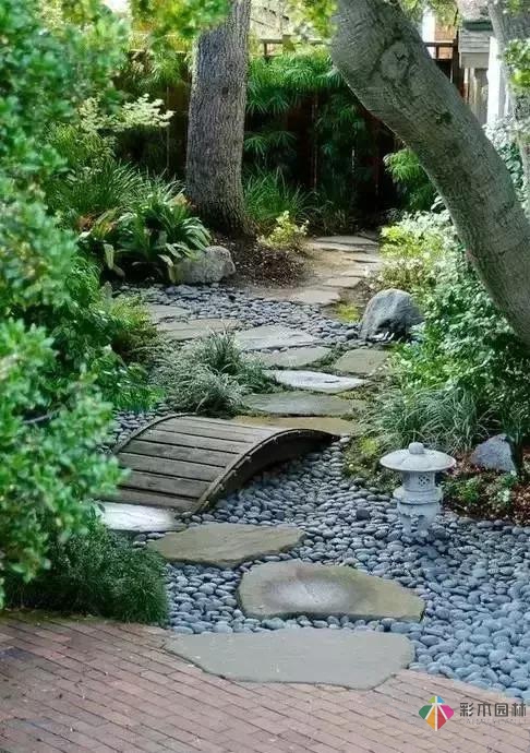 花園誰(shuí)地面鋪裝小竅門 打造清新淡雅花園