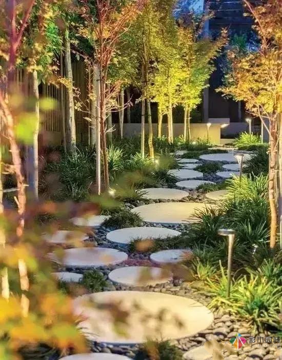 花園誰(shuí)地面鋪裝小竅門 打造清新淡雅花園