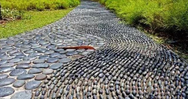 花園誰(shuí)地面鋪裝小竅門 打造清新淡雅花園