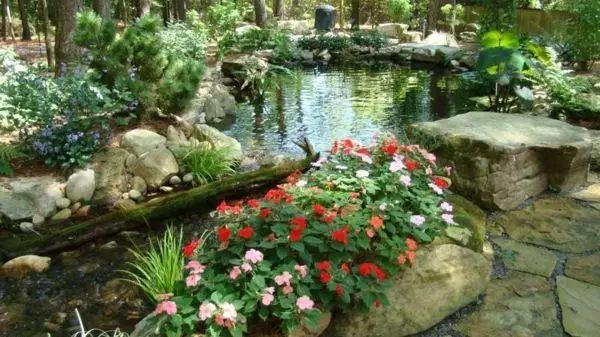 庭院花園設計怎么少的了水景?