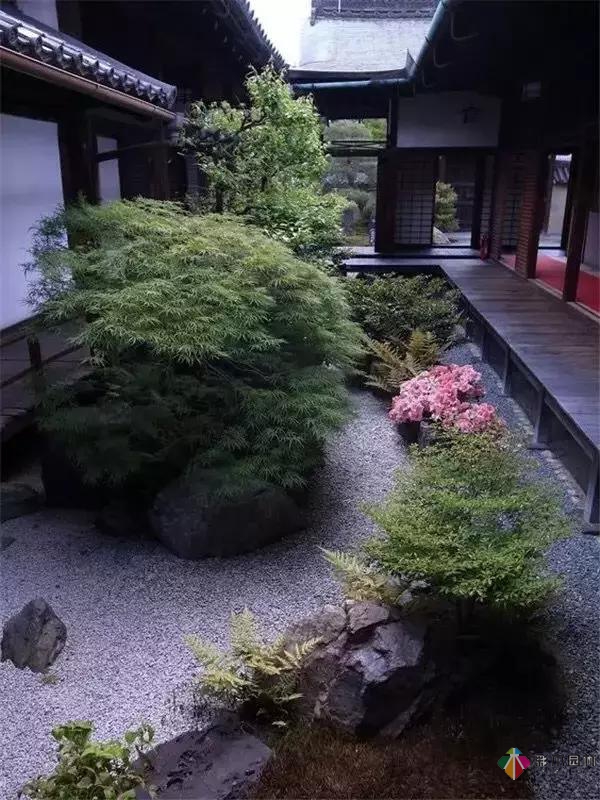 呈現東方禪意之美的30個日式庭院設計。趕緊來看看!