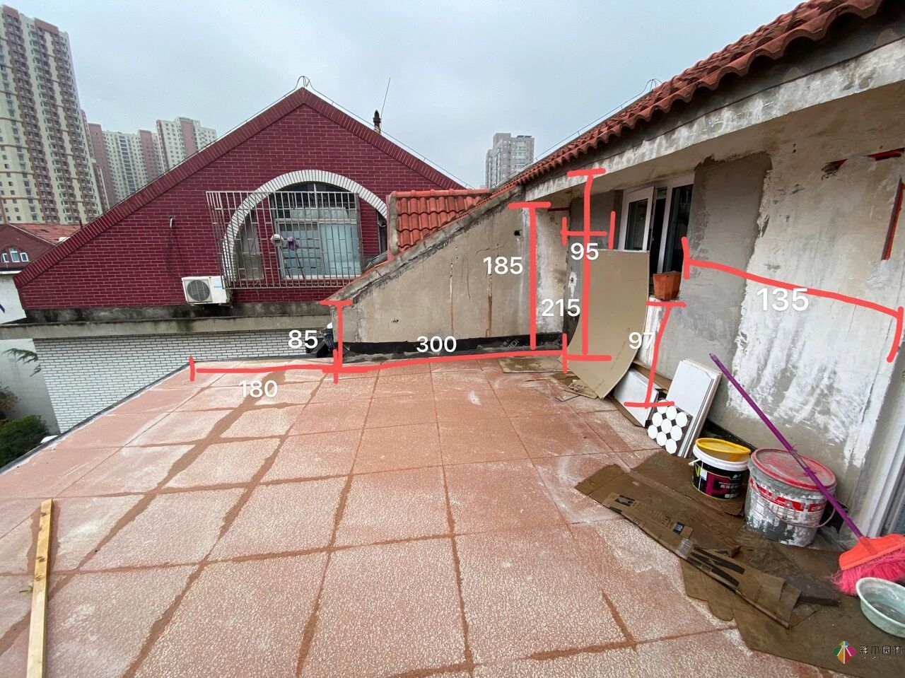30㎡屋頂露臺(tái)的改造，曾經(jīng)被忽視的破閣樓，在宮崎駿其人變